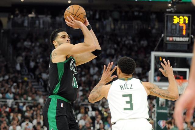 V站官网-绝境之战轰下46分！塔图姆复刻真理神迹拯救绿衫军